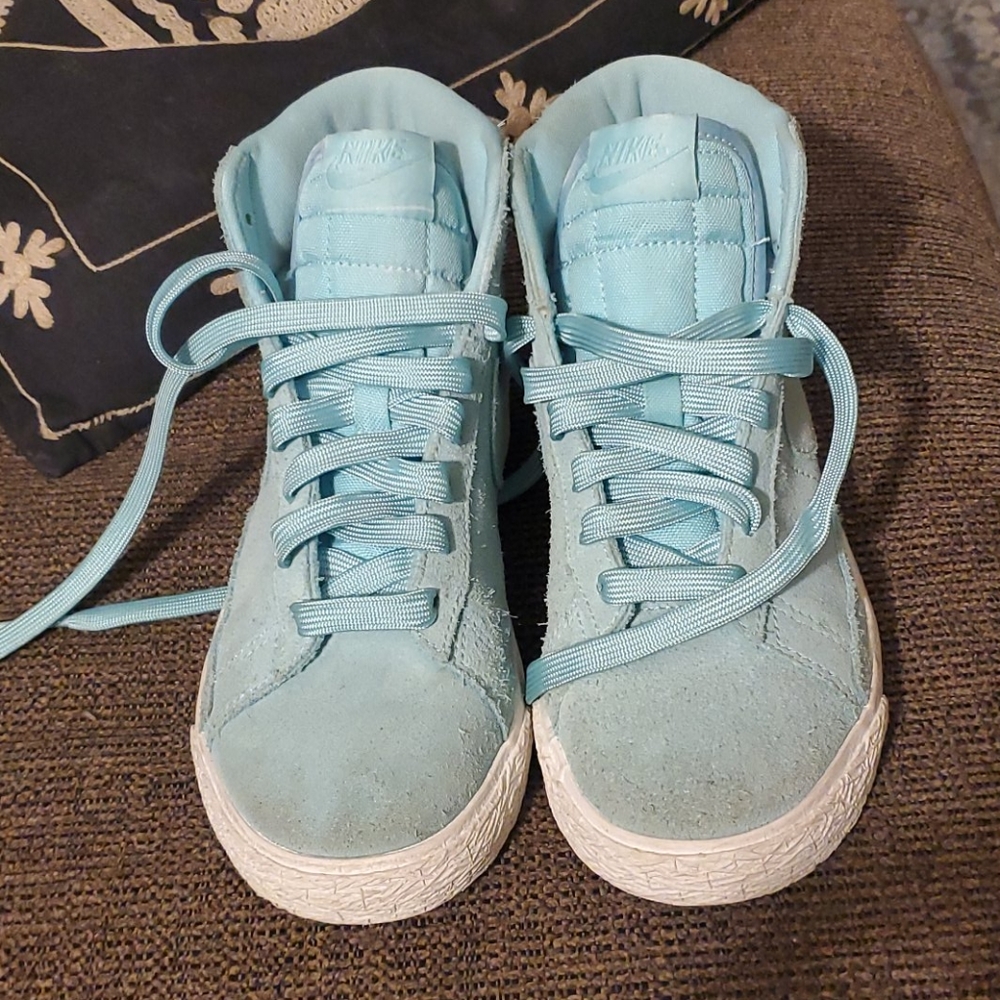 Baby blue Nike shoes little girl